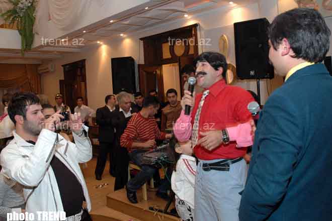 Азербайджанские певцы на свадьбах (фотосессия)