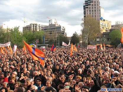 В Армении митинг оппозиции завершился шествием