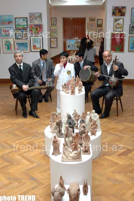Более 150 работ представлено на выставке по случаю Года творческой молодежи Азербайджана