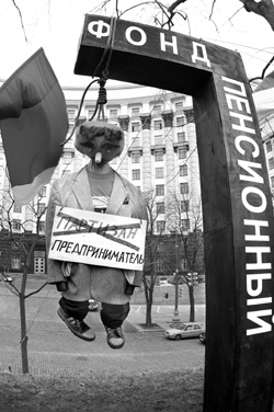 В Петербурге на Марше пустых кастрюль пытались повесить Путина