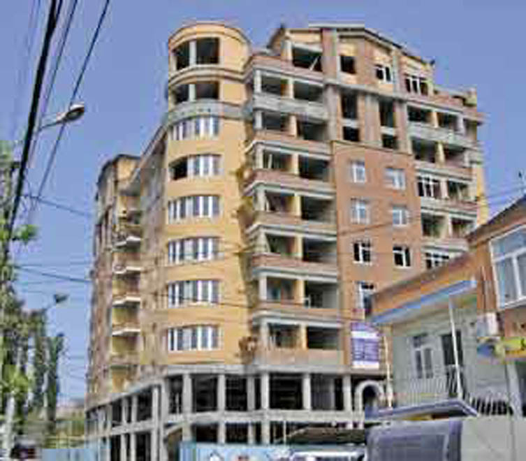 Construction of Building Suspended in   Baku Due to Violation of Technical Security Rules (video)