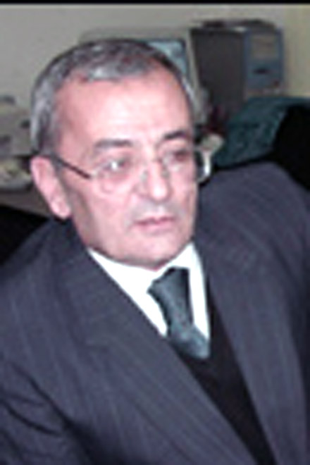 Подача в отставку председателя оппозиционной партии Азербайджана вызвала недовольство