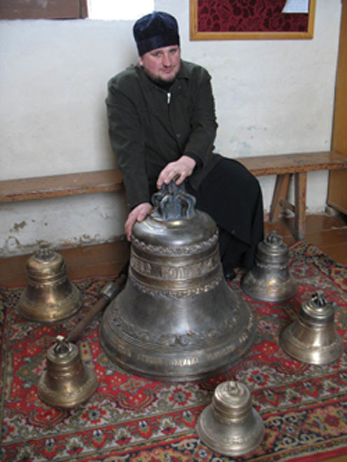 Священник села Кечушево, бывший бакинец восстанавливает храм из руин