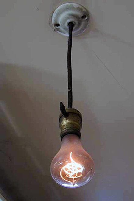 Лампочка Эдисона и пулемет Максима