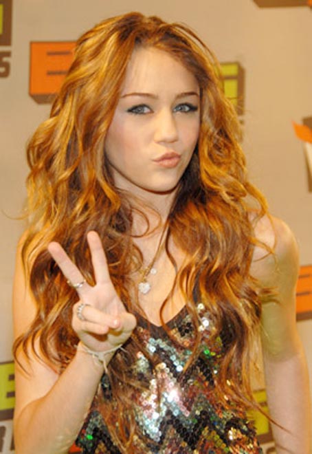 Miley Cyrus Apologizes For Racy Photos