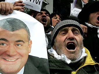 Сегодня в Тбилиси пройдет манифестация объединенной оппозиции, требующей пересмотр итогов президентских выборов в стране