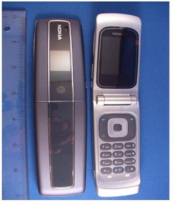 Live pics of Nokia 3555 Classic clamshell
