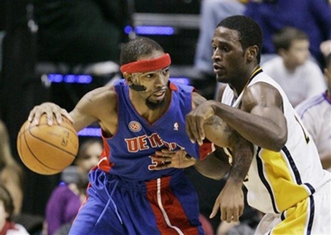 Pistons top Pacers, win 8th straight