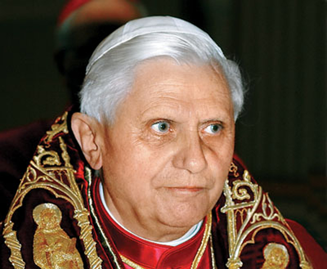 Pope Benedict XVI arrives in Lebanon