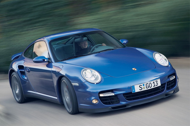 Во Франции поймали туристов, ехавших на пяти Porsche быстрее 200 км/ч