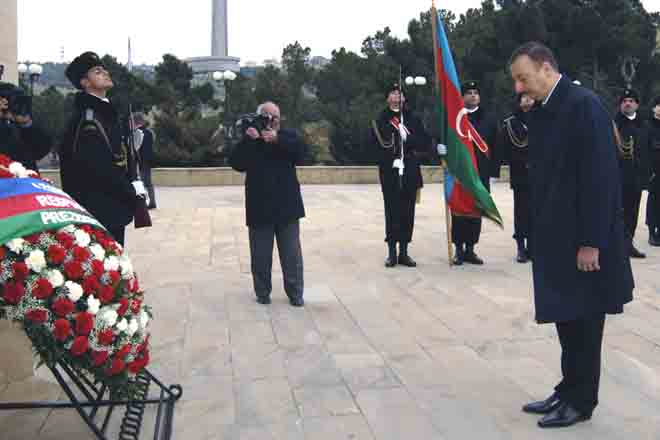 Президент Азербайджана почтил память жертв геноцида азербайджанцев