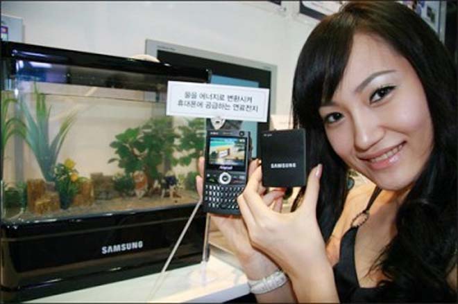 Мобильный телефон от Samsung, работающий на воде