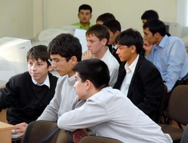 В Баку создается школьный парламент