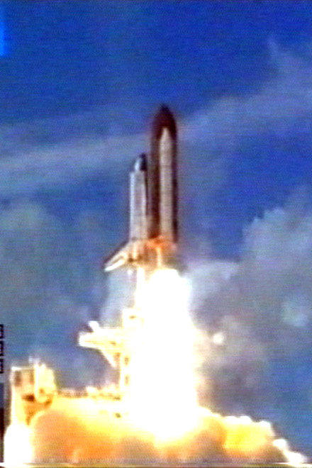U.S. Shuttle Atlantis lands at Kennedy space center