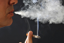 Инсульт настигает курильщиков на девять лет раньше некурящих - ученые