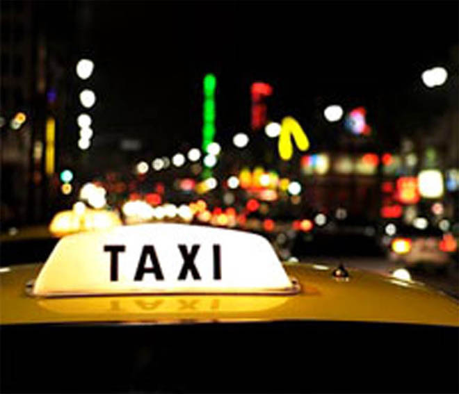 BƏƏ-də taksi sürücüsü 500 min dolları yiyəsinə qaytarıb