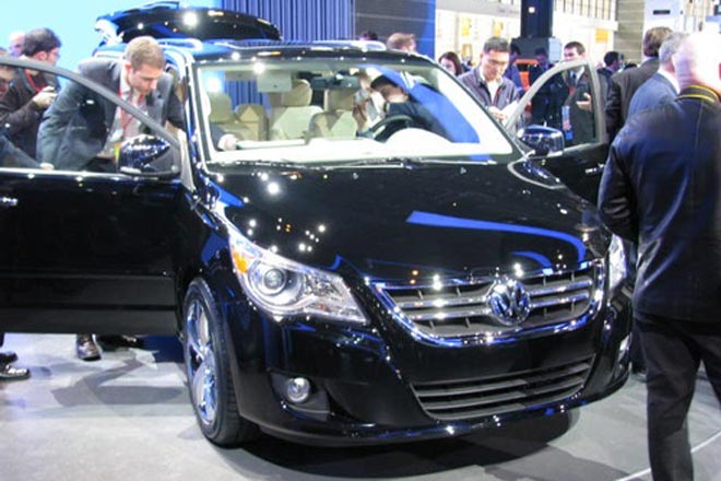 Volkswagen  Routan  Unveiled at Chicago Auto Show