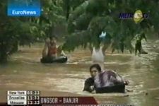 At least 74 dead or missing in Indonesian landslides (video)