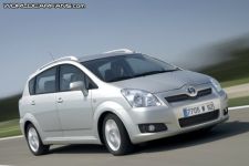 Toyota Corolla verso facelift revealed