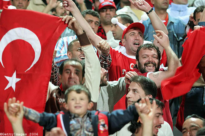 Сборная Турции по футболу добилась важной победы на поле соперника