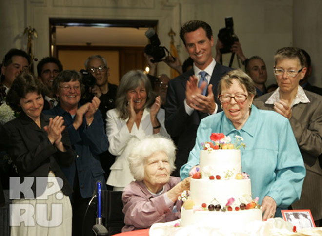 В Калифорнии сыграли свадьбу 80-летние лесбиянки