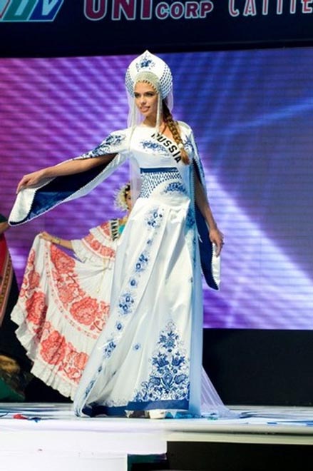 Участницы конкурса "Мисс Вселенная-2008" в национальных костюмах (фотосессия)