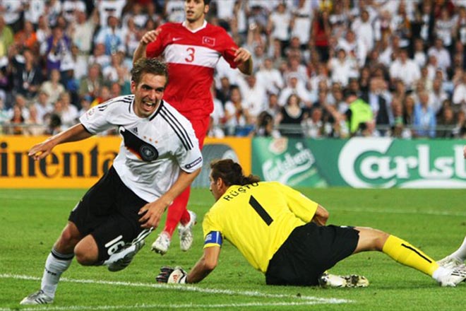Germany into Euro final after Lahm hits late winner in 3-2 thriller