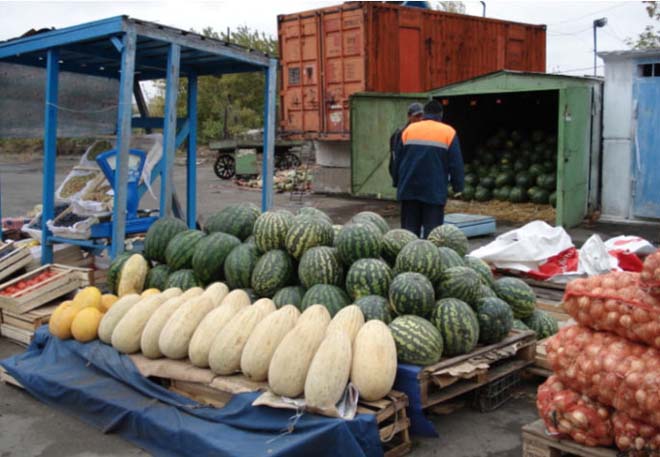 Овощи и фрукты, раньше срока наводнившие рынок Азербайджана, опасны для здоровья