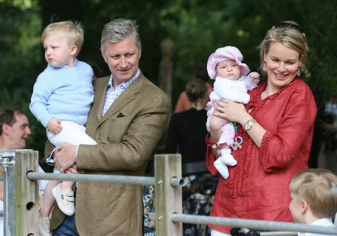 Королевская семья Бельгии в зоопарке (фотосессия)
