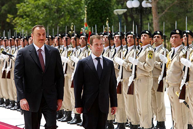 Медведев посетит Азербайджан 29 июня
