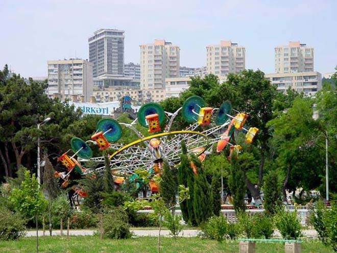 Посетители бакинского бульвара жалуются на высокую стоимость услуг в парке - директор парка