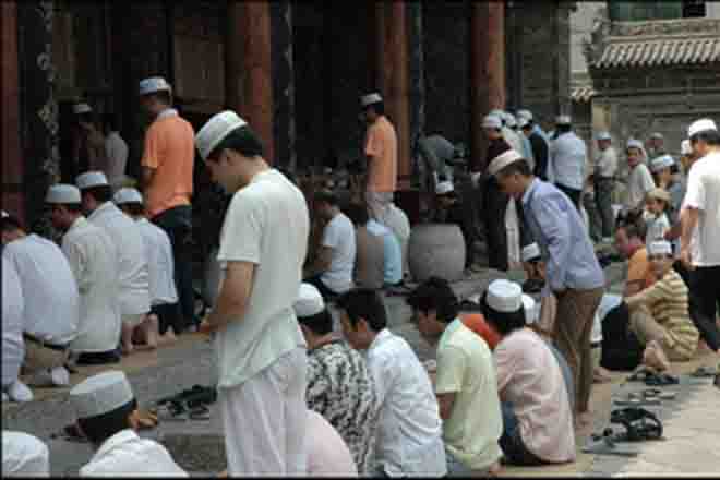 Московские мусульмане традиционно завершили рамадан молитвой о Палестине