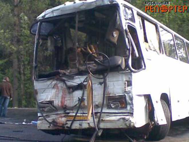Шесть человек пострадали при столкновении автобуса с "Газелью" в Новосибирске