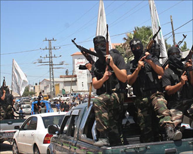 Gunmen kill 5 in attack on Iraqi militiaman's home