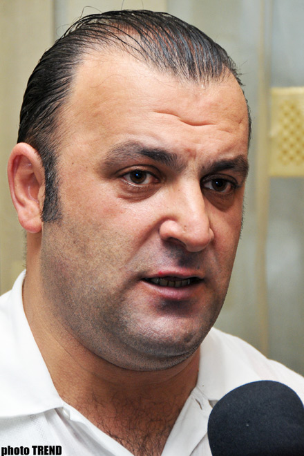 Азербайджанский певец Фаэтончу  Назим не захотел предстать перед прессой со слезами на глазах