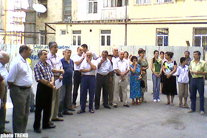Residents of Building in Emergency Situation Stage Protest Action in Azerbaijani Capital City