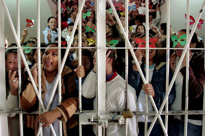 В колумбийской тюрьме прошел конкурс красоты "Мисс Заключенная 2008" (фотосессия)