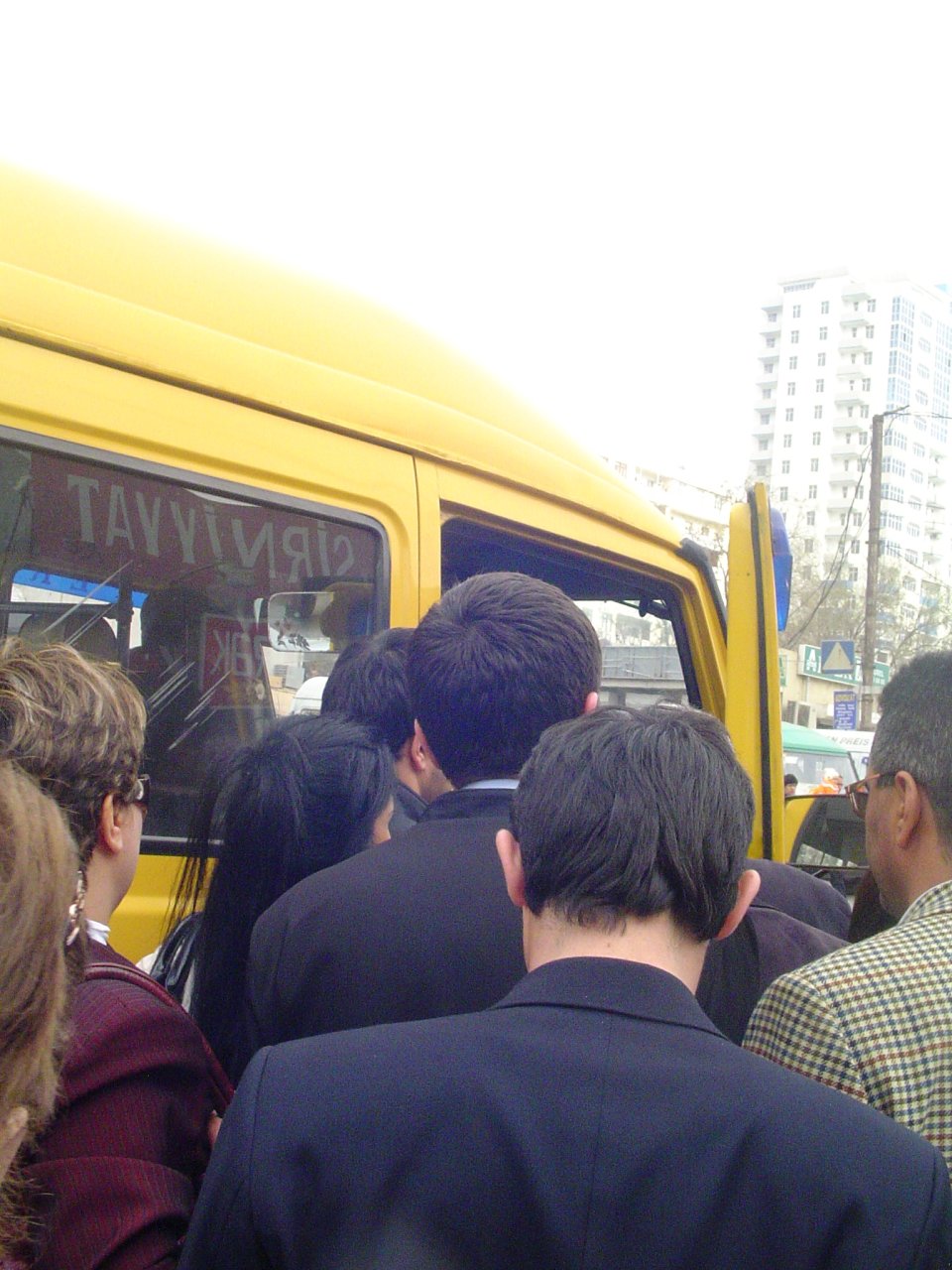 Книги жалоб в бакинских автобусах помогут бороться с недисциплинированными водителями - эксперт