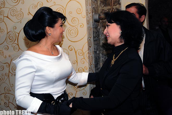 Народная артистка Азербайджана Назпери Досталиева пригласила на ифтар известных деятелей культуры (фотосессия)