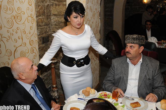 Народная артистка Азербайджана Назпери Досталиева пригласила на ифтар известных деятелей культуры (фотосессия)