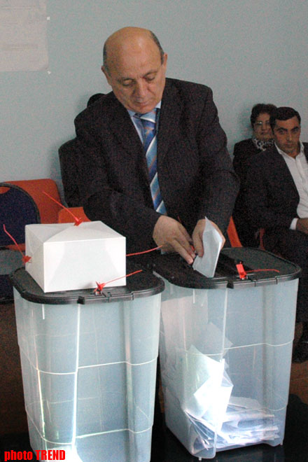 Граждане Азербайджана выбирают президента республики – фотосессия