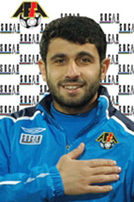 Капитан сборной Азербайджана по футболу Рашад Садыгов попал в Испании под сильный снег