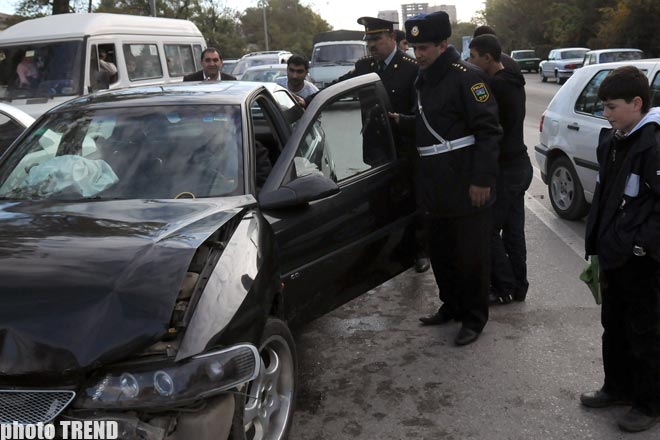 Дорожная полиция Ясамальского района Баку не ведает о ДТП в своем районе (фотосессия+видео)