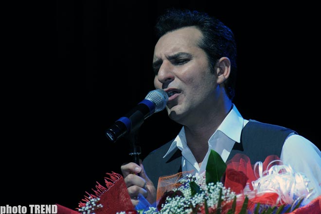 Дежавю турецкого исполнителя Рафета Эль Романа в Баку, или Заметки с концерта (видео+фотосессия)