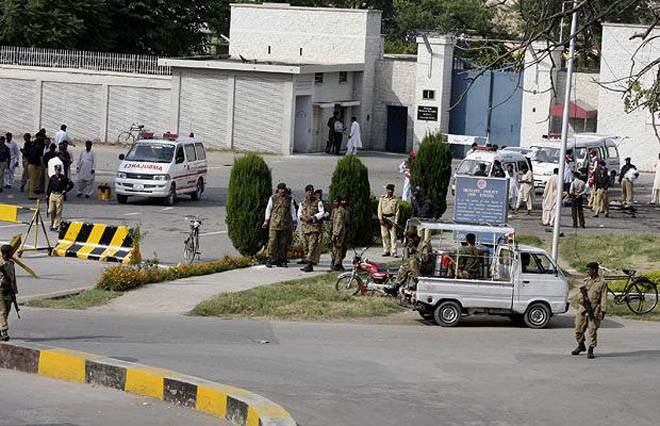 Suicide bomber kills 3 in Pakistan (UPDATE)
