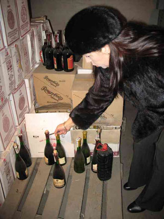 Во Владивостоке обнаружен крупный подпольный цех по производству суррогатного алкоголя, хозяин которого азербайджанец