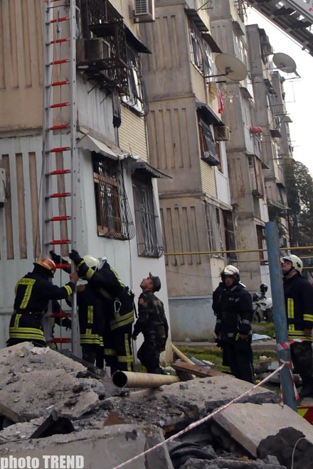 В Баку разрушено жилое здание, есть пострадавшие - очевидцы