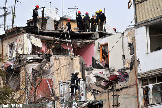При взрыве, произошедшем в жилом здании в Баку, пострадали 30 квартир