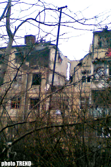 При взрыве в жилом доме в Баку как минимум два человека погибло, шестеро - ранены (ДОБАВЛЕНО)