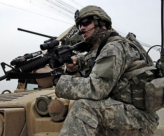 На западе Афганистана в результате взрыва бомбы и перестрелки погибли трое американских солдат